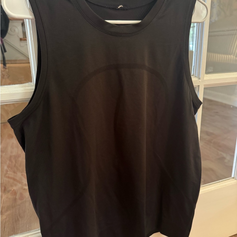 Lululemon size 8 Swiftly Breathe Relaxed-Fit Muscle Tank Top in Black